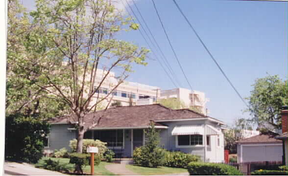140 Circle Rd in Redwood City, CA - Building Photo