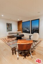 8465 Franklin Ave in Los Angeles, CA - Building Photo - Building Photo