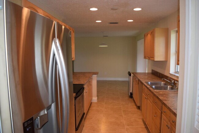 1652 SE Floresta Dr in Port St. Lucie, FL - Building Photo - Building Photo