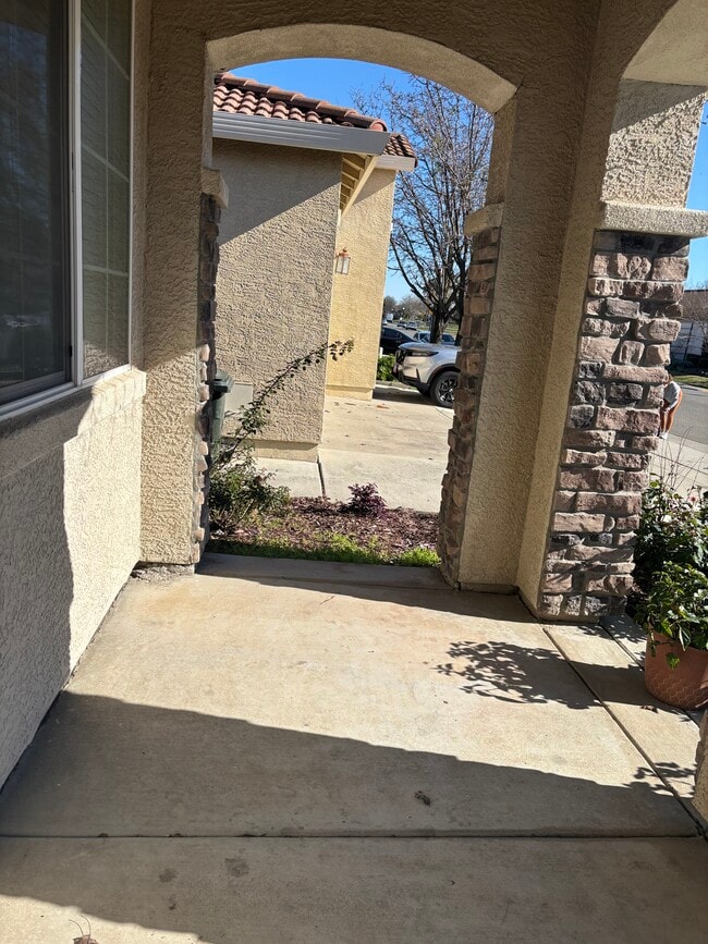 390 Greg Thatch Cir in Sacramento, CA - Foto de edificio - Building Photo