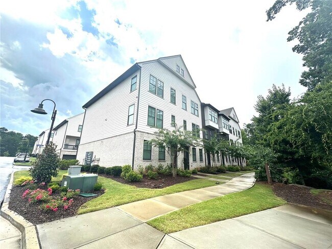 6523 Beacon Dr in Sandy Springs, GA - Building Photo - Building Photo
