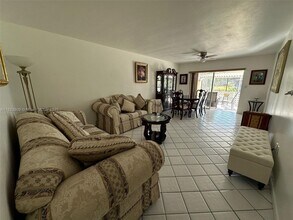 13846 Kendale Lakes Dr in Miami, FL - Building Photo - Building Photo