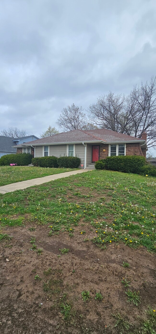 11418 E 71st St in Raytown, MO - Foto de edificio - Building Photo