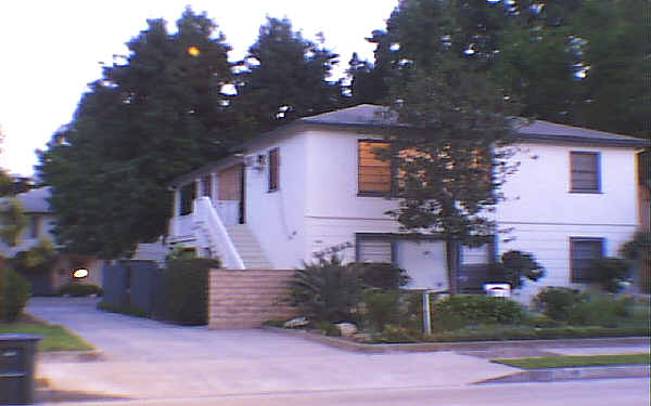 242 E California Blvd in Pasadena, CA - Building Photo