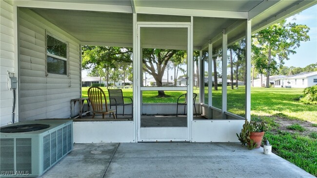 20 Pinewood Blvd in Lehigh Acres, FL - Foto de edificio - Building Photo
