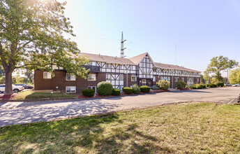 Courtland Manor in Shrewsbury, MO - Foto de edificio - Building Photo