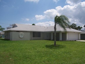 2163 SE Shelter Dr in Port St. Lucie, FL - Building Photo - Building Photo