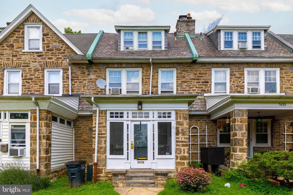 7437 Germantown Ave in Philadelphia, PA - Building Photo