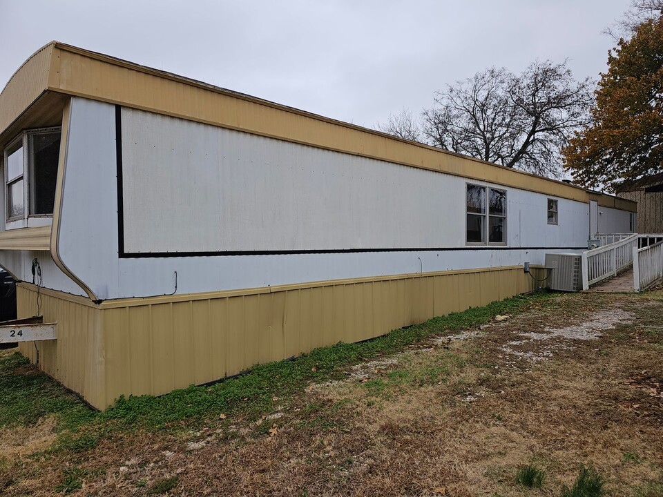 21186 SE 29th St in Harrah, OK - Building Photo