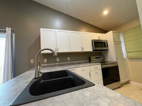 9487 S Lake Ridge Dr in Bloomington, IN - Building Photo - Building Photo