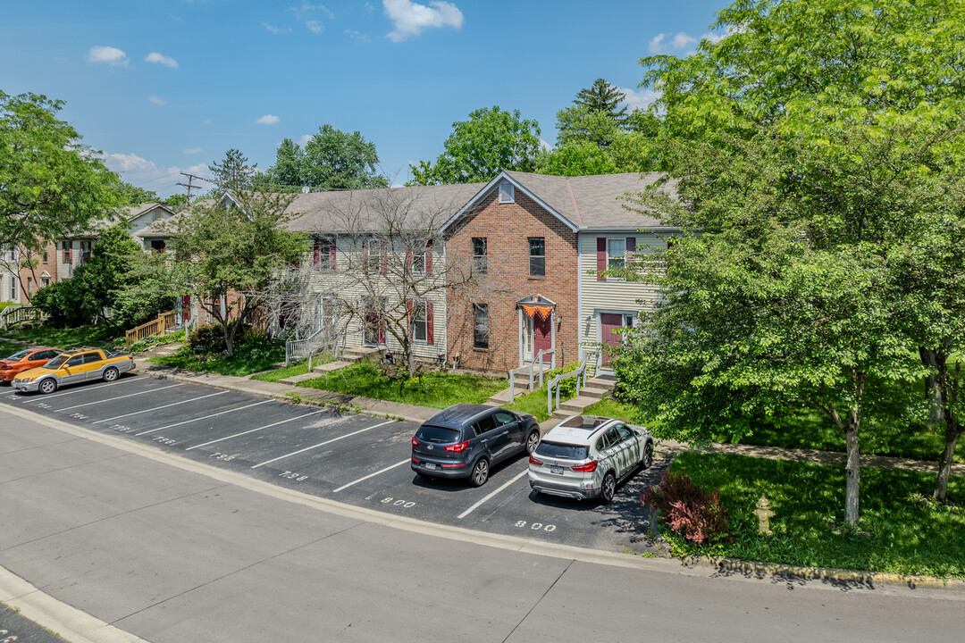 800 Crofton Cir in Reynoldsburg, OH - Building Photo