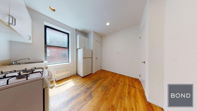 419 E 73rd St in New York, NY - Building Photo - Building Photo