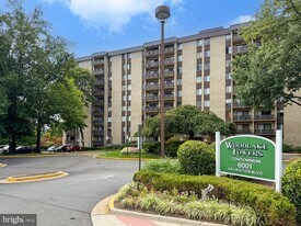 6001 Arlington Blvd in Falls Church, VA - Building Photo