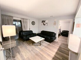 6900 Skillman St, Unit 102 in Dallas, TX - Building Photo