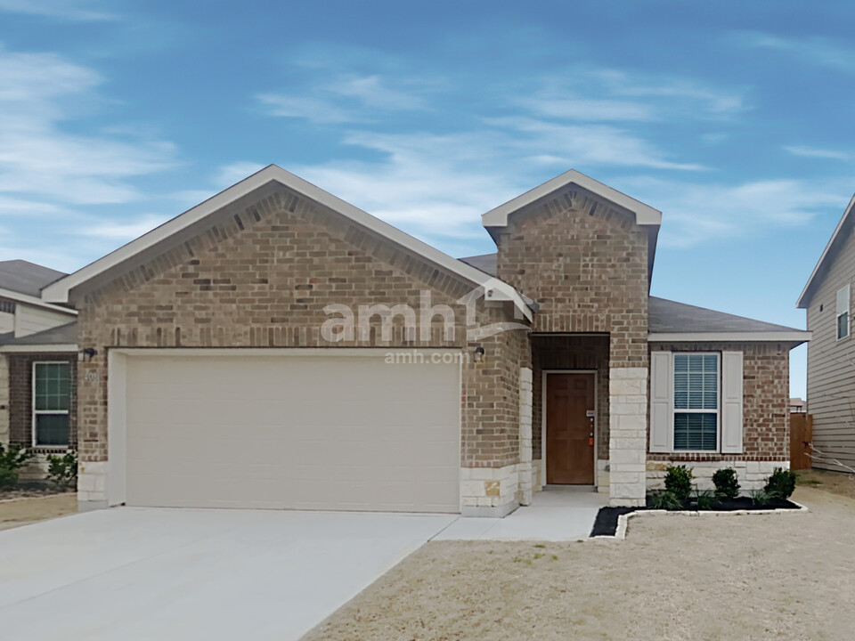 408 Holly Bush in Canyon Lake, TX - Building Photo