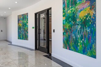 Cardinal Square - Building C in Mundelein, IL - Foto de edificio - Lobby