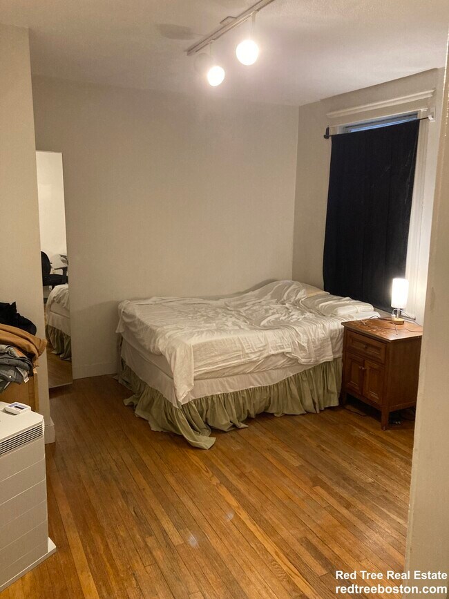 1673 Commonwealth Ave, Unit 8 in Boston, MA - Building Photo - Building Photo