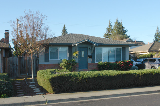 837 Sevely Dr in Mountain View, CA - Building Photo - Building Photo