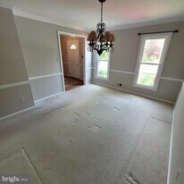 6302 Shiplett Blvd in Burke, VA - Building Photo