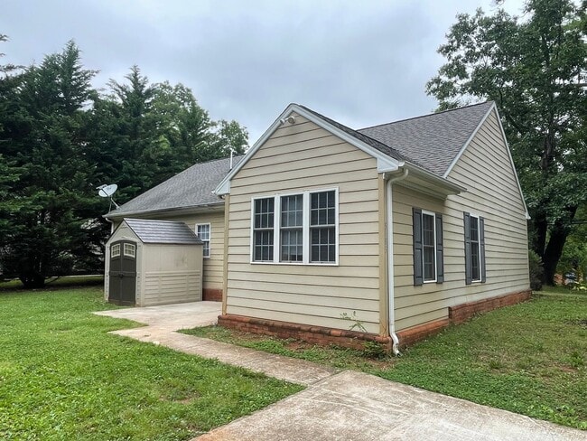 5183 Boonsboro Rd in Lynchburg, VA - Building Photo - Building Photo