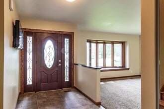 310 Huntington Dr in Streamwood, IL - Building Photo - Building Photo