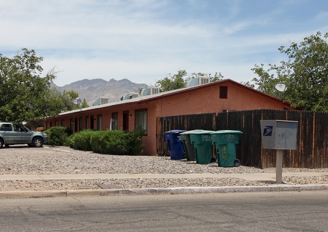 3703-3713 1/2 E Blacklidge Dr in Tucson, AZ - Foto de edificio - Building Photo