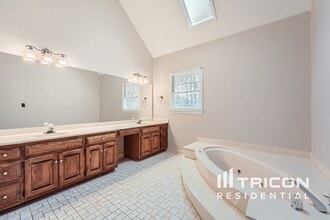 847 Castle Walk Cove SW in Lilburn, GA - Foto de edificio - Building Photo