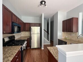 234 Grand Ridge Rd in St. Charles, IL - Foto de edificio - Building Photo