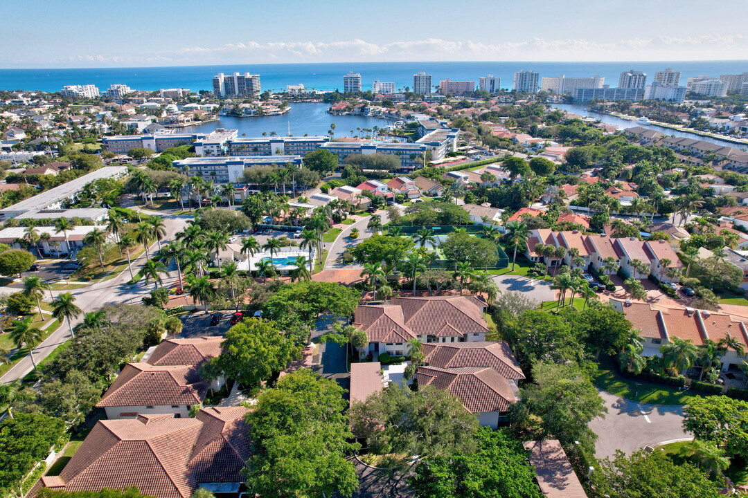 100 Pelican Pointe Dr in Delray Beach, FL - Building Photo