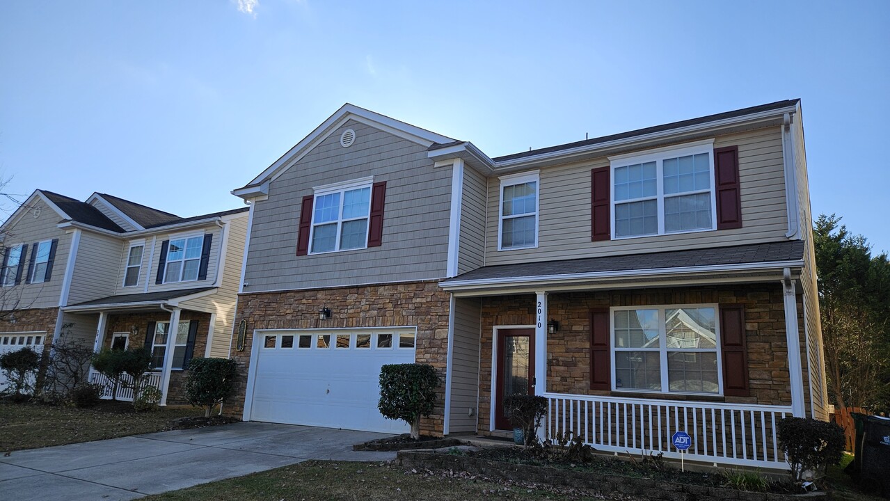 2010 Savannah Hills Dr in Matthews, NC - Building Photo