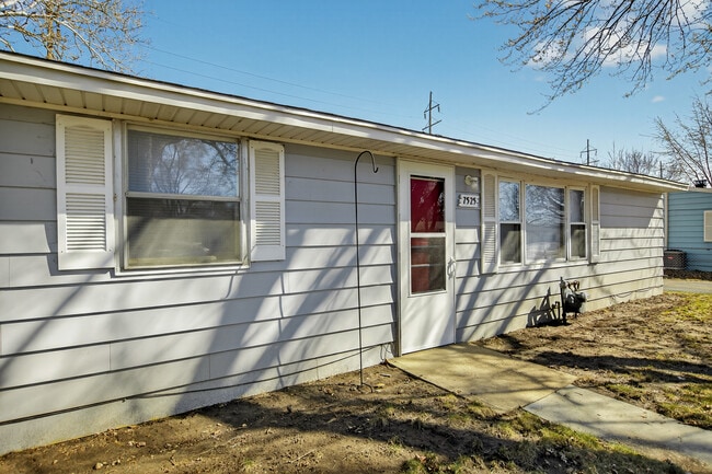 7525 Mildred Rd in Machesney Park, IL - Building Photo - Building Photo