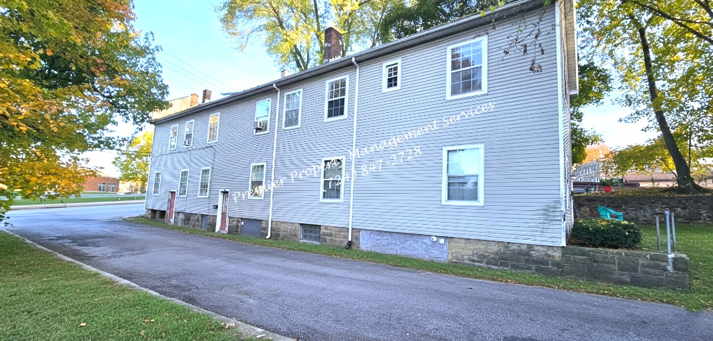 404 Center Ave in Butler, PA - Building Photo