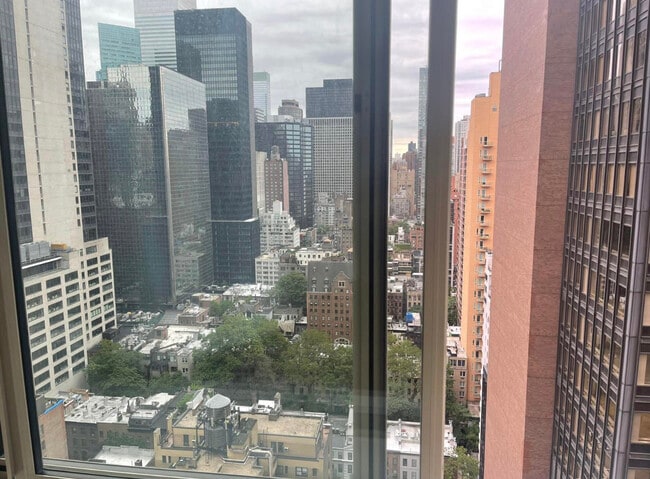 236 E 47th St, Unit 26 D in New York, NY - Foto de edificio - Building Photo