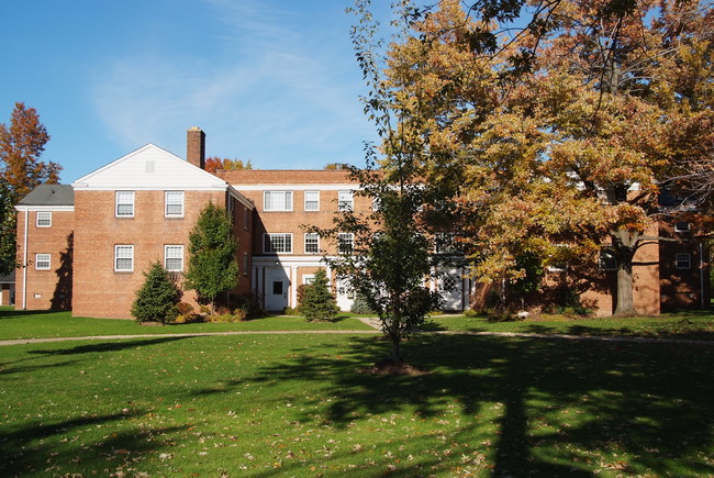 Shoreway Court Apartments in Euclid, OH - Foto de edificio - Building Photo