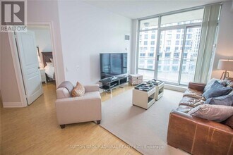 5 Marine Parade Dr in Toronto, ON - Building Photo - Building Photo