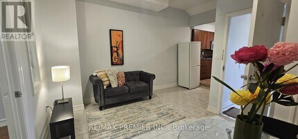 103-1643 ST CLAIR Ave in Toronto, ON - Building Photo - Building Photo