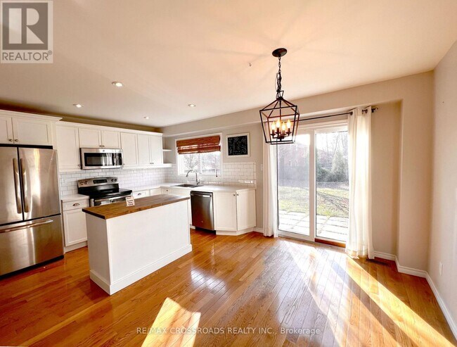 1559 Parish Ln in Oakville, ON - Building Photo - Building Photo