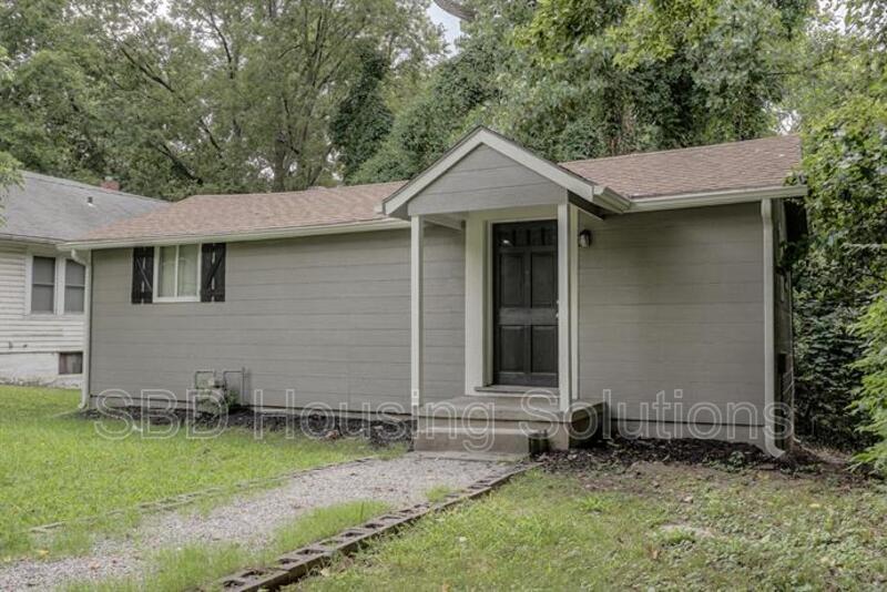 1102 S Crisp Ave in Independence, MO - Building Photo