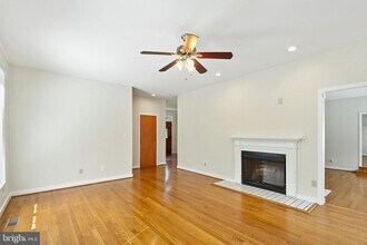 445 Springvale Rd in Great Falls, VA - Building Photo - Building Photo