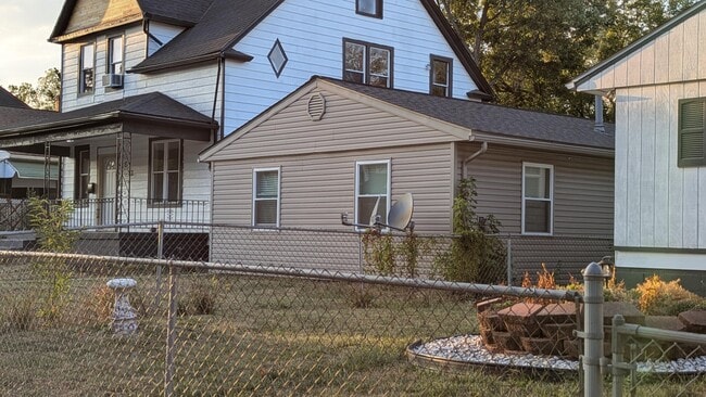 property at 1576-1578-1578 Minnesota Ave