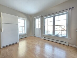 208 Grove St in Bangor, ME - Building Photo - Building Photo