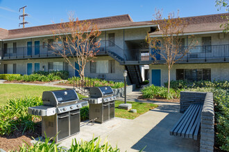 On 7th Apartment Homes, 1012 in Upland, CA - Foto de edificio - Building Photo