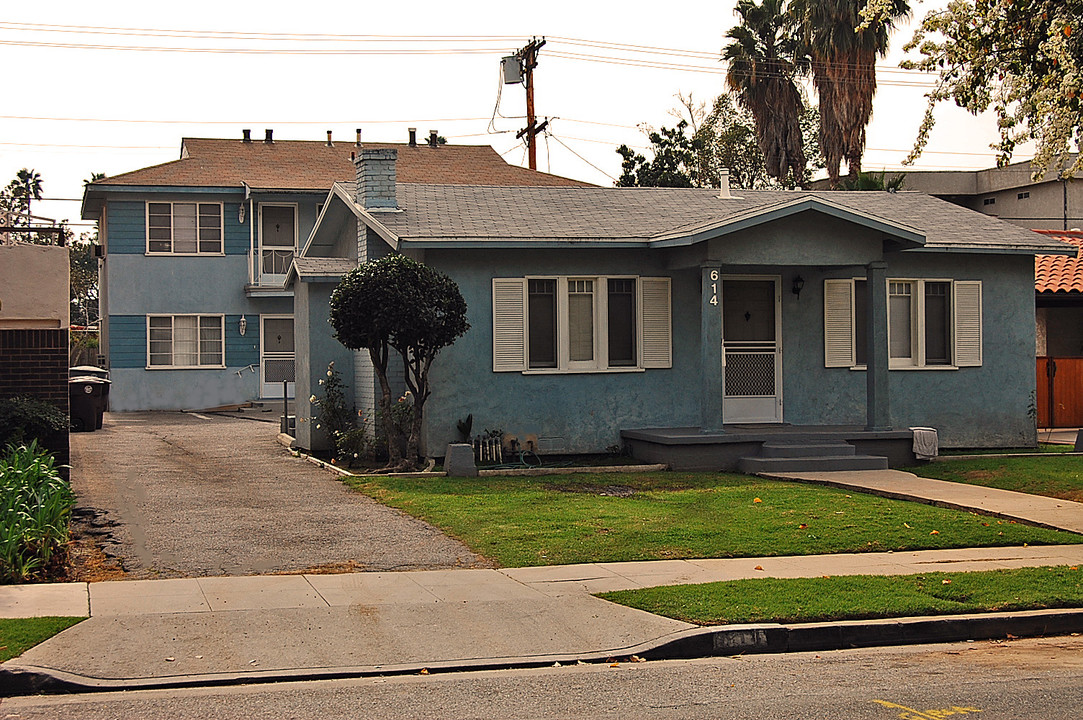 614 Palm Dr in Glendale, CA - Foto de edificio