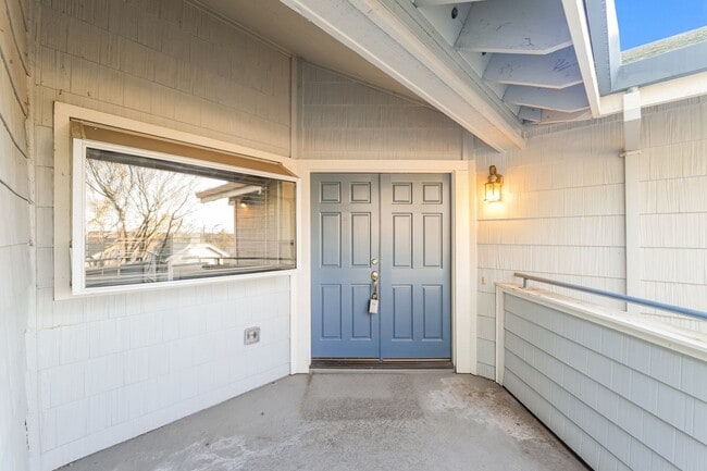 2114 Stonefield Ln in Santa Rosa, CA - Building Photo - Building Photo