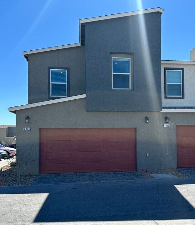 4912 Hunter Mesa Ave in Enterprise, NV - Building Photo