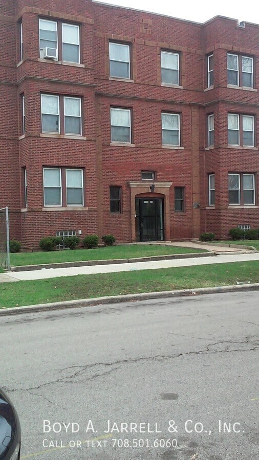 property at 9548 S Prairie Ave