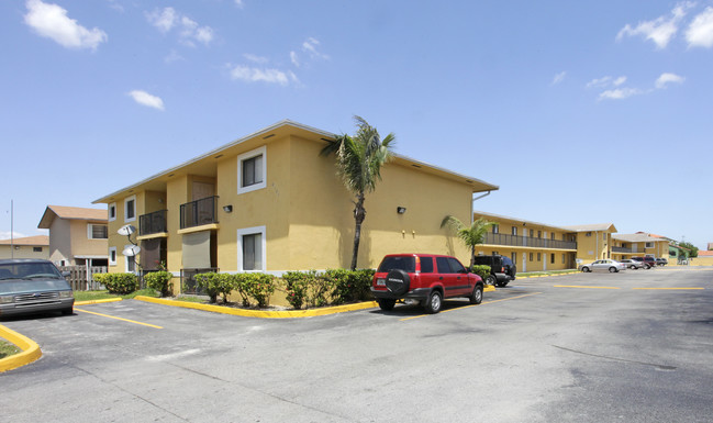 6151-6191 W 24th Ave in Hialeah, FL - Building Photo - Building Photo