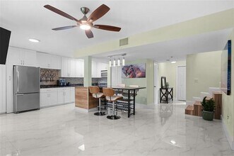 8137 Lagos De Campo Blvd in Tamarac, FL - Building Photo - Building Photo