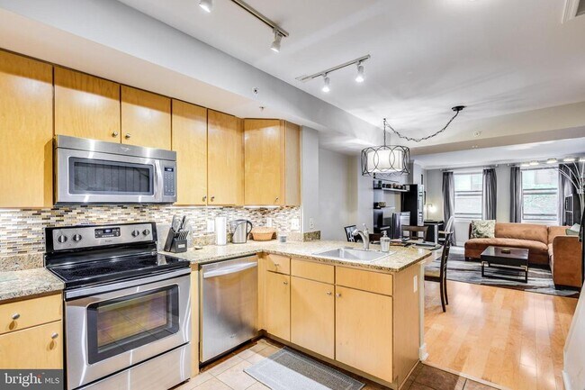 property at 616 E St NW