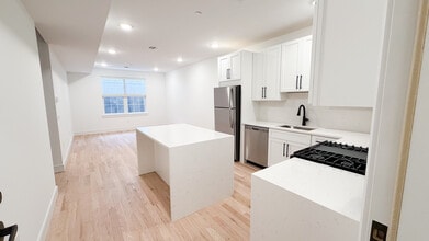 325 Union Blvd in Totowa, NJ - Foto de edificio - Building Photo